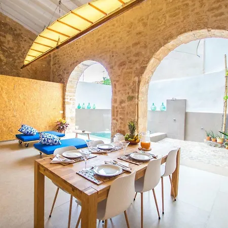 Villa Roja, Design Townhouse In *